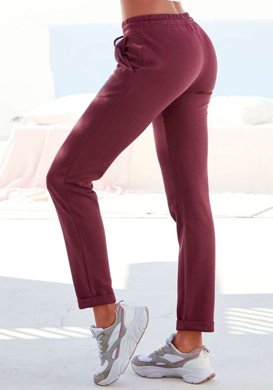 рубиново-красный