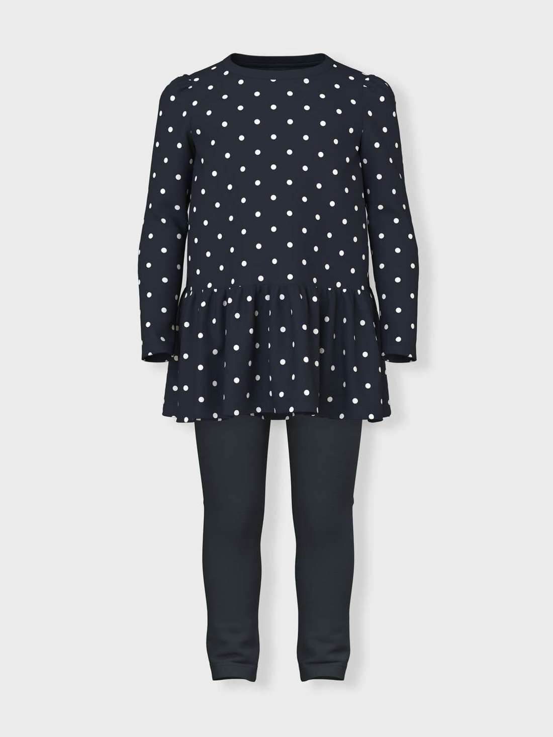 Рубашка с длинными рукавами и леггинсы