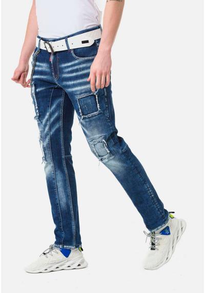 Прямые джинсы в классном потертом стиле