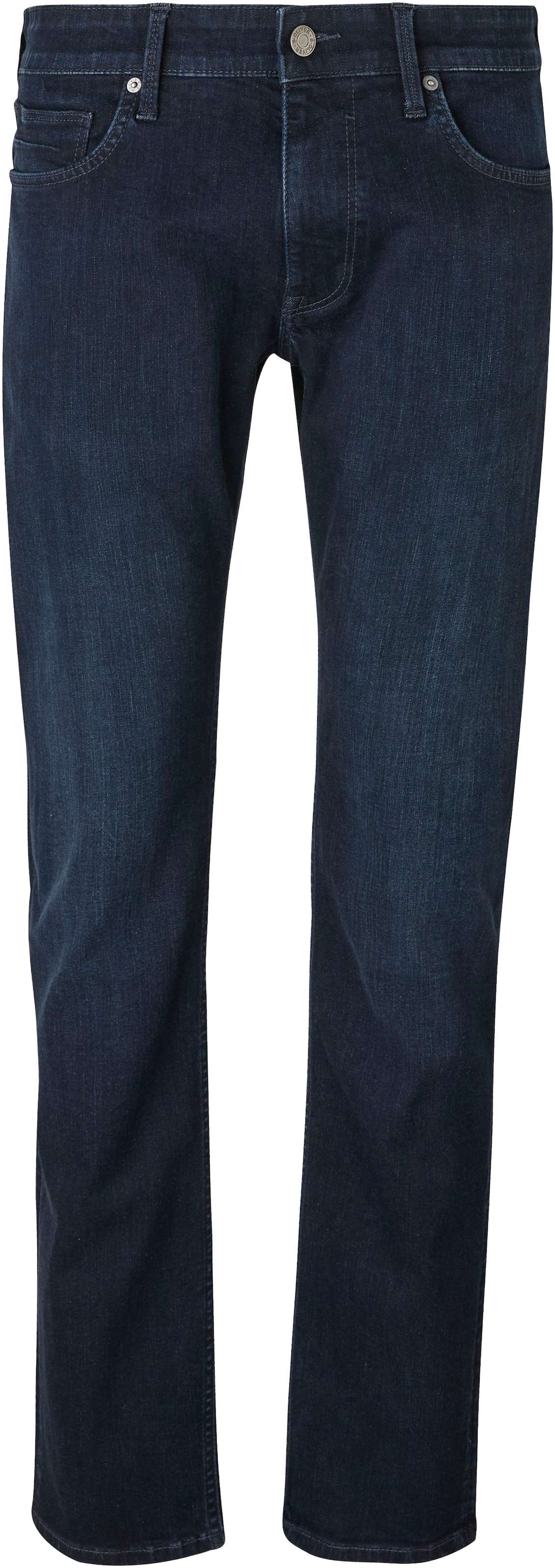 Удобные джинсы с задними и боковыми карманами.