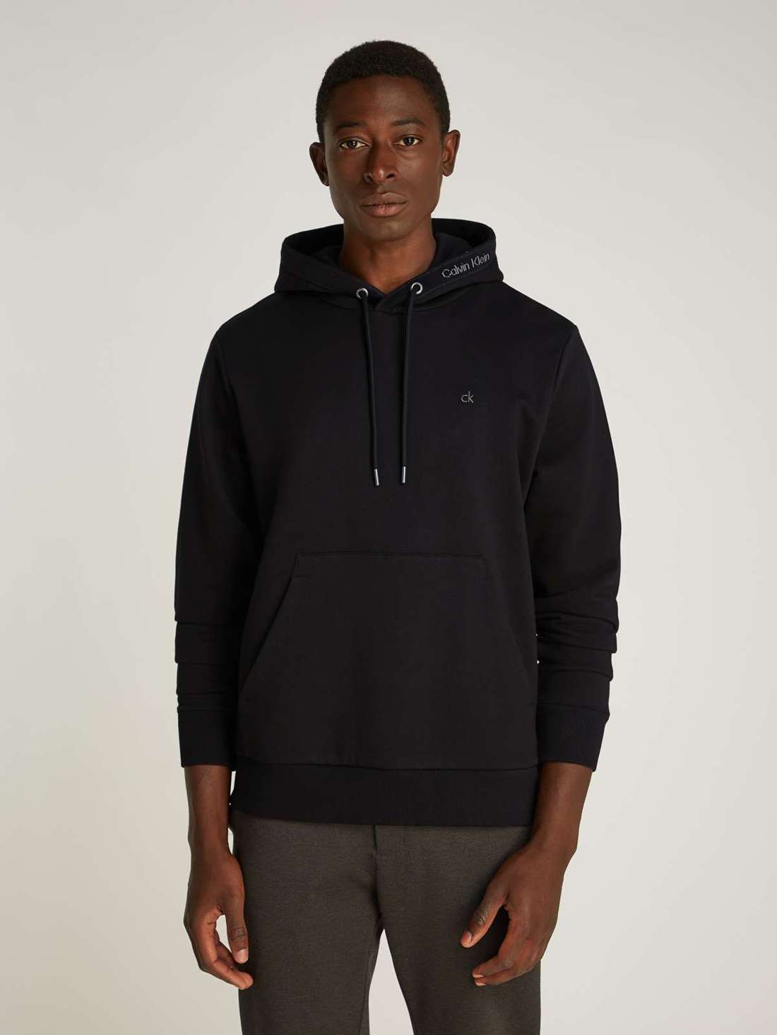Толстовка с капюшоном и надписью-логотипом на капюшоне. NECK LOGO HOODIE