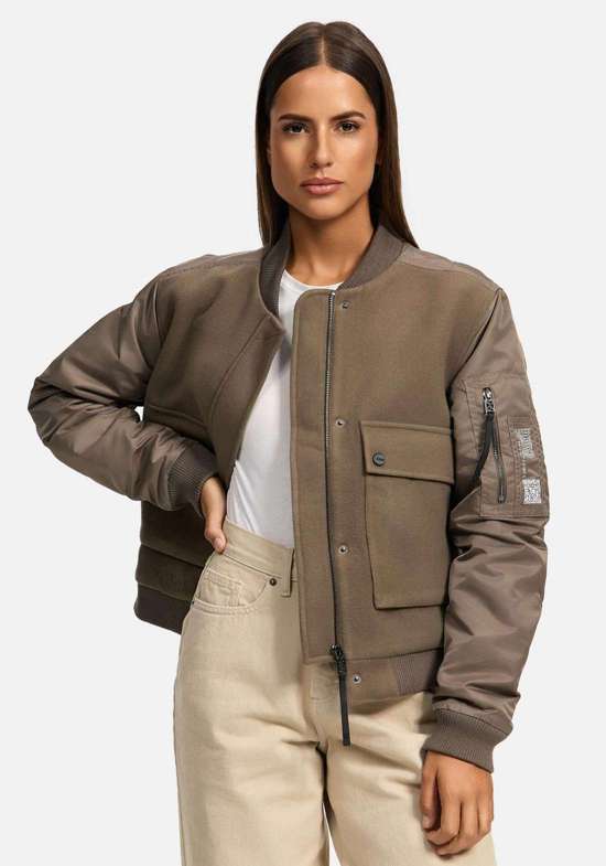 темно-коричневый