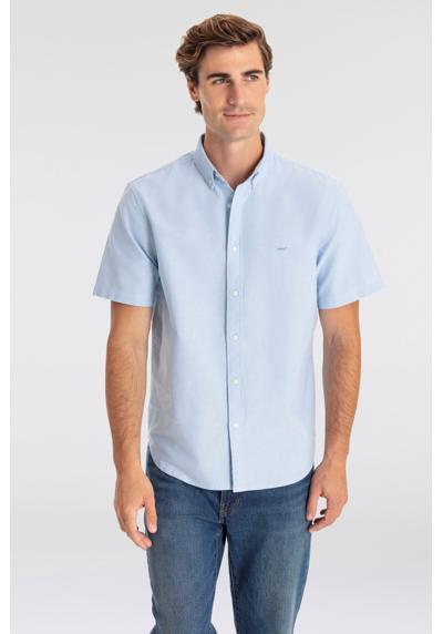 Рубашка с короткими рукавами и небольшой вышивкой логотипа на груди. SS AUTHENTIC BUTTON DOWN