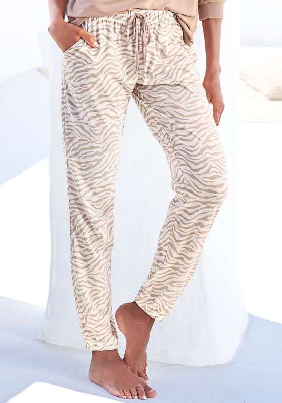 экрю-ореховый