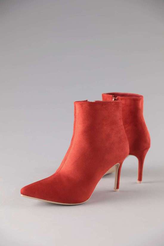 красный ржавый 