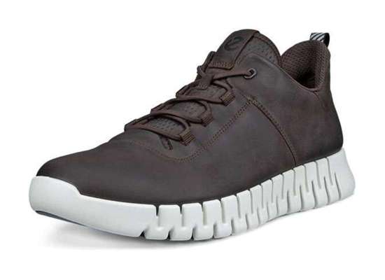 темно-коричневый