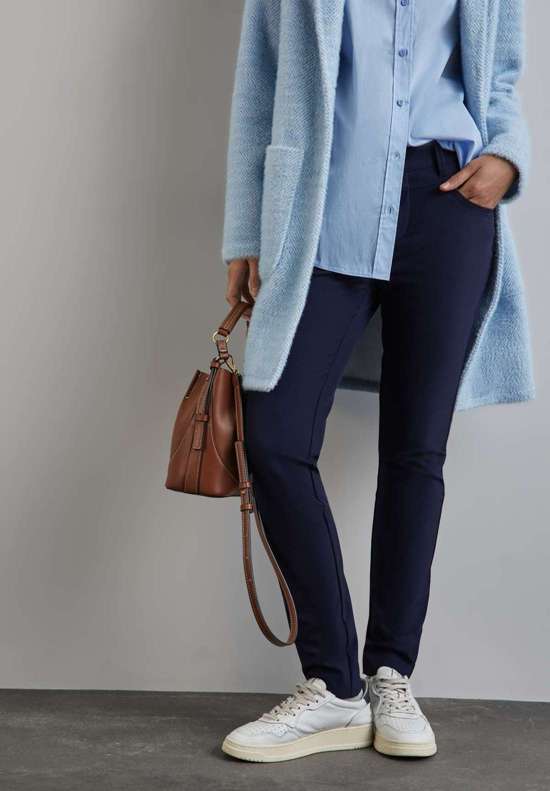 глубокий синий