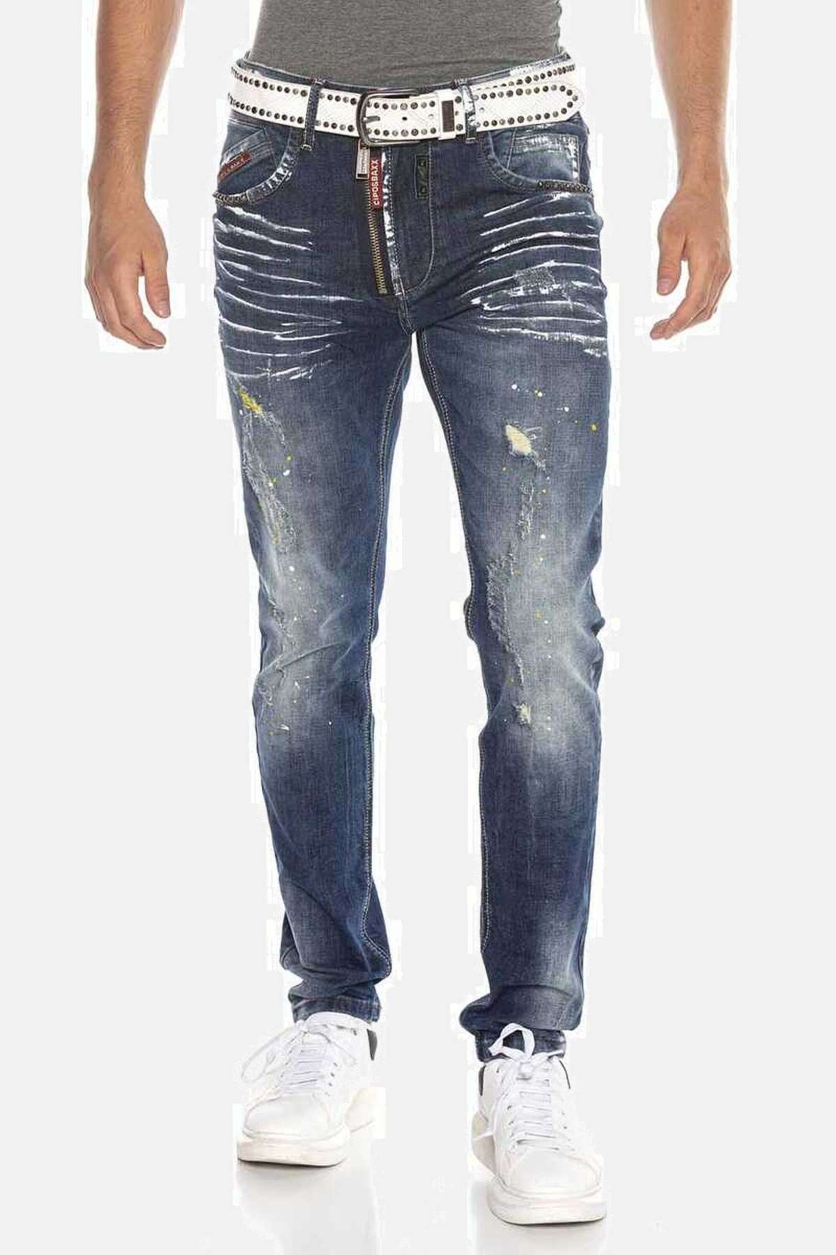 Джинсы с пятью карманами и модными потертыми элементами. Jeans