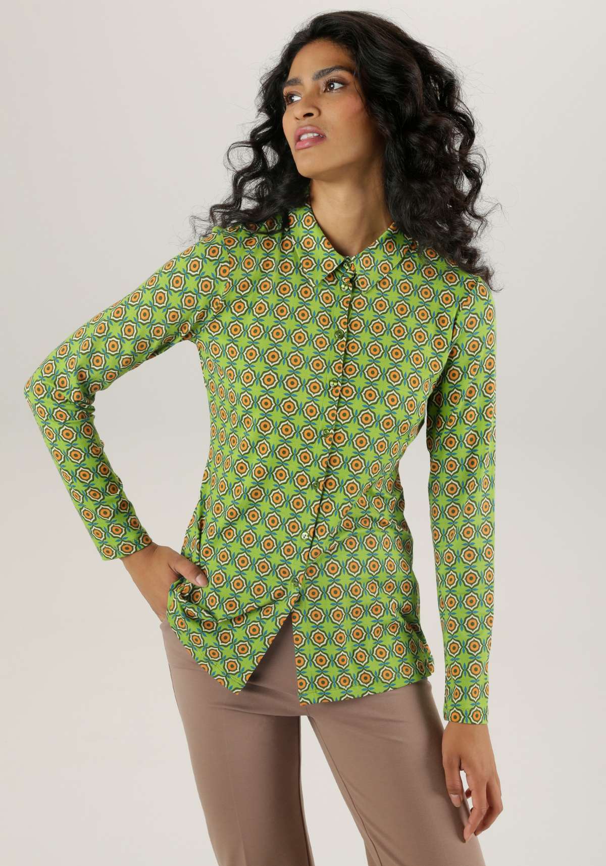 Блузка-рубашка с рисунком в стиле ретро и слегка приталенным кроем - НОВАЯ КОЛЛЕКЦИЯ