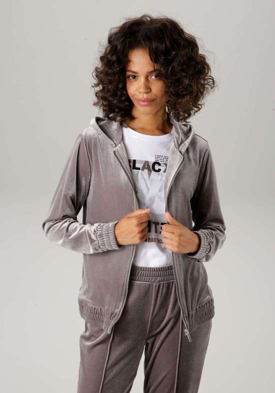 серебристо-серый