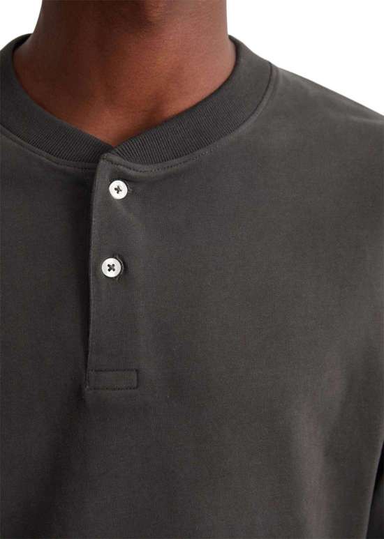 темно-серый