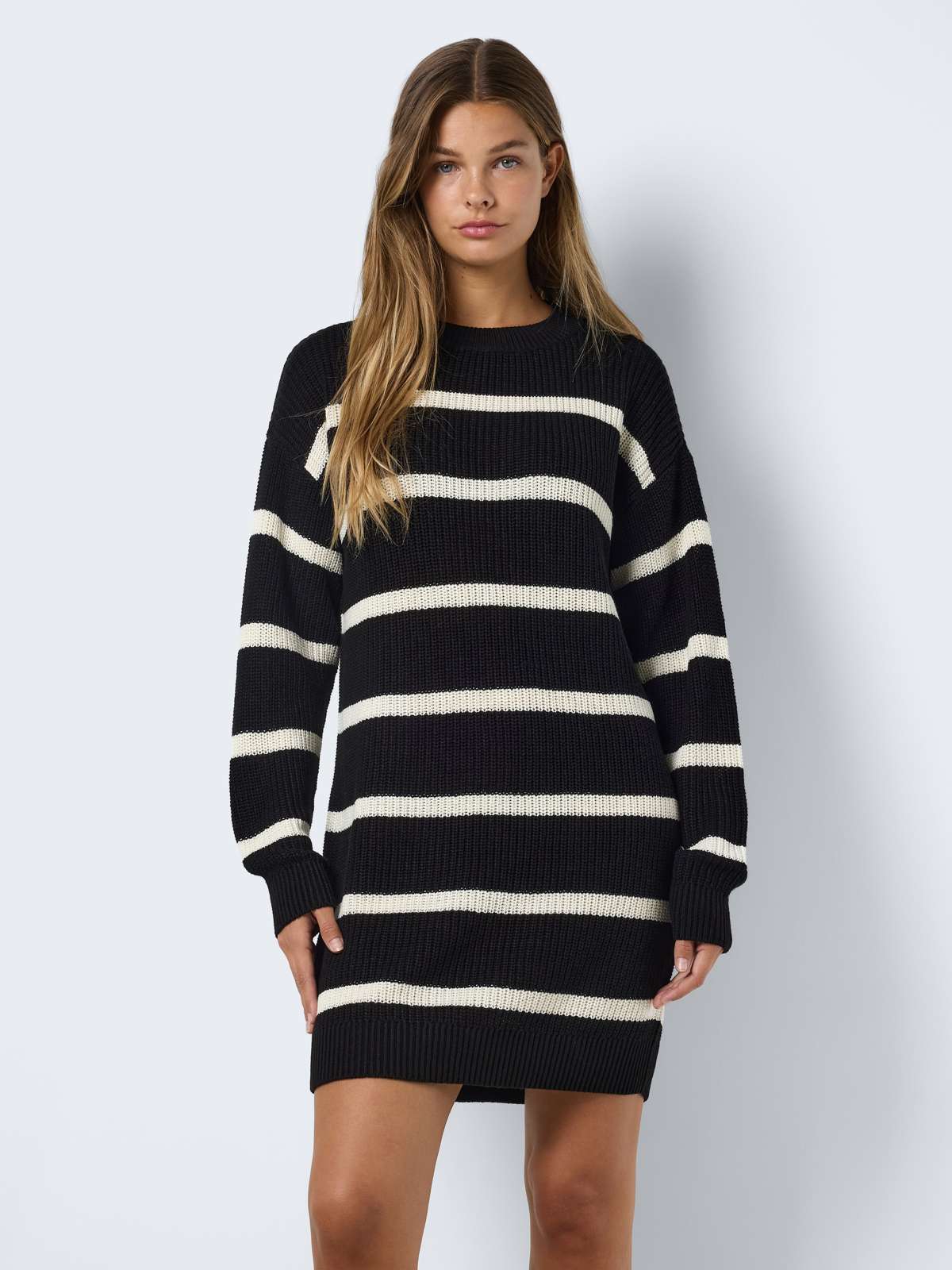 Трикотажное платье »NMMAYSA L/S O-NECK KNIT DRESS NOOS«