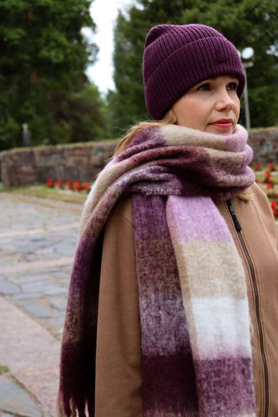 фиолетовый