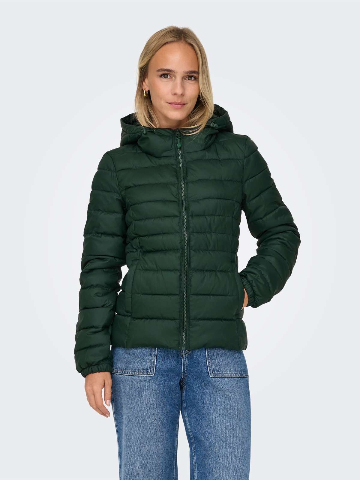 Стеганая куртка с капюшоном в модном коротком фасоне. ONLTAHOE HOOD JACKET OTW NOOS