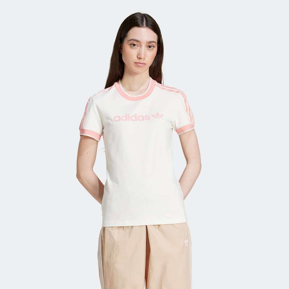футболка BADGE SLIM TEE