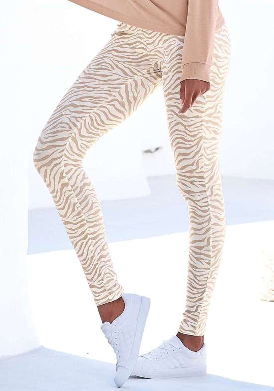 экрю-ореховый