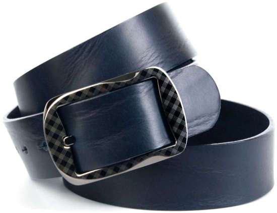 Кожаный ремень с текстурой поверхности