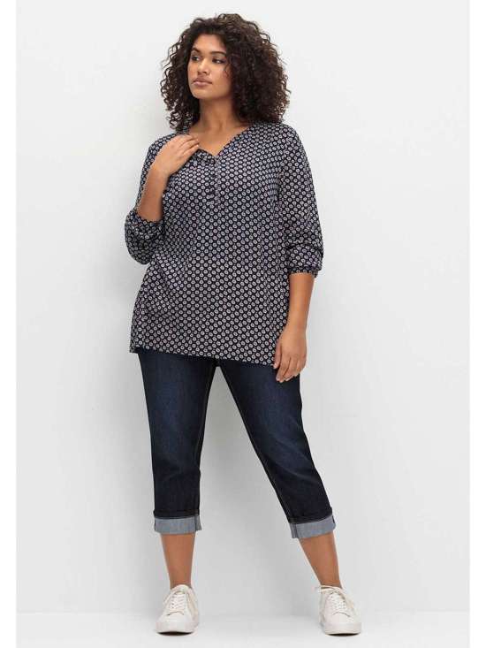 Джинсы-стрейч с контрастной тесьмой на внутренней стороне подола. Große Größen