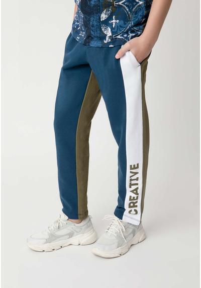 Спортивные брюки с регулируемым поясом.