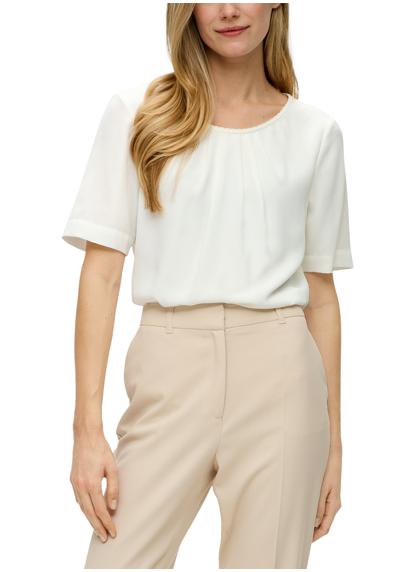 Блузка с короткими рукавами, круглым вырезом и рюшами