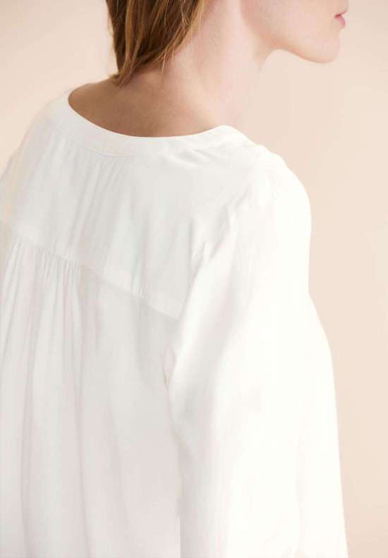 грязно-белый