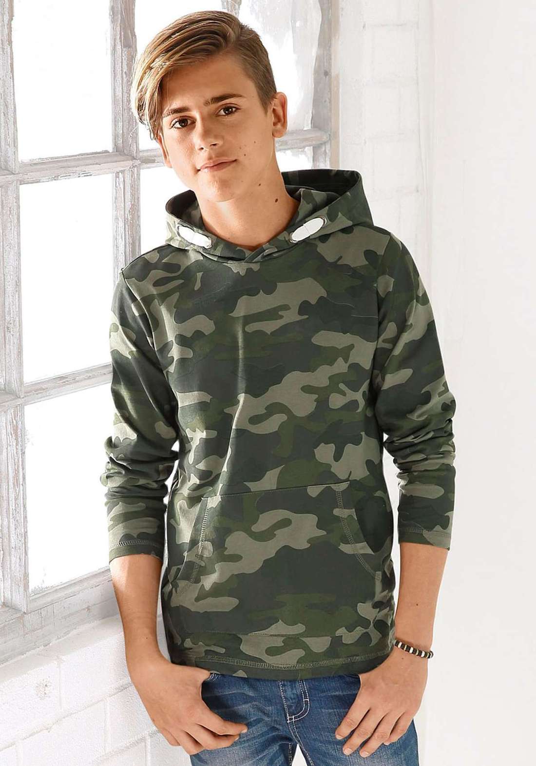 Рубашка с длинными рукавами камуфляжного цвета с карманом-кенгуру