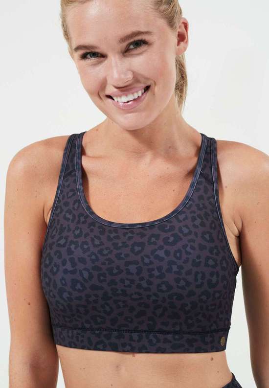 коричневый-черный