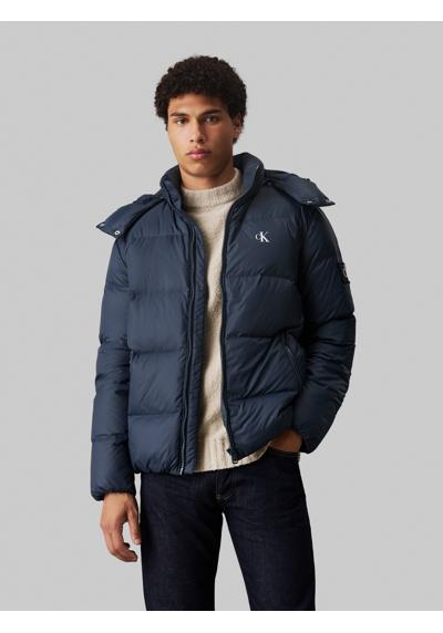 Уличная куртка с капюшоном с тисненым логотипом»ESSENTIALS DOWN JACKET«