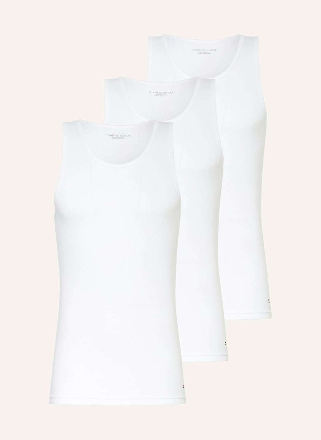 В упаковке 3 майки