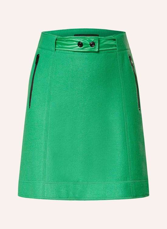 552 bright basil leaf