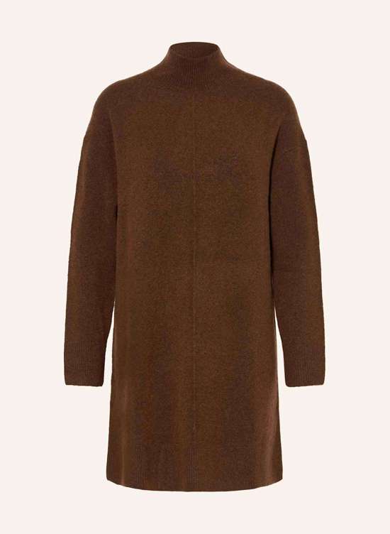 темно-коричневый