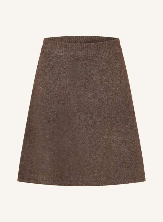 темно-коричневый