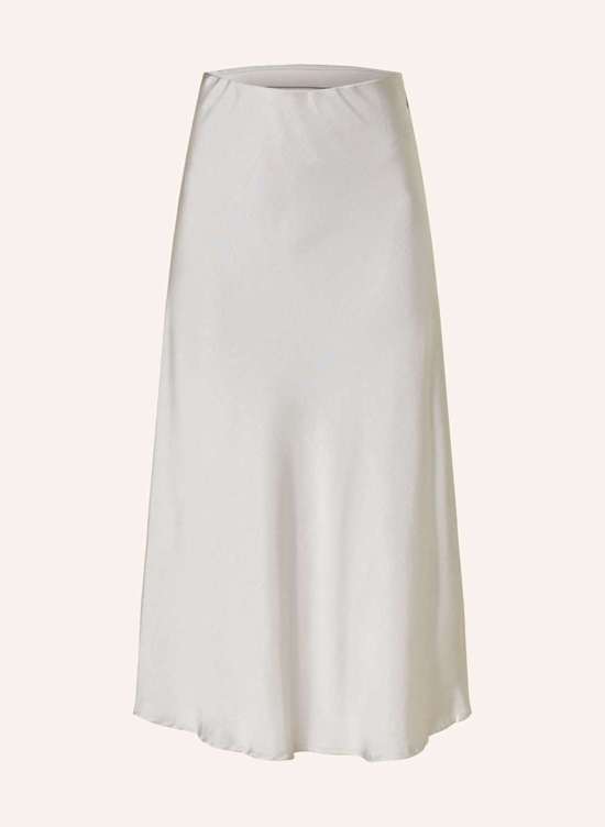 серебристый