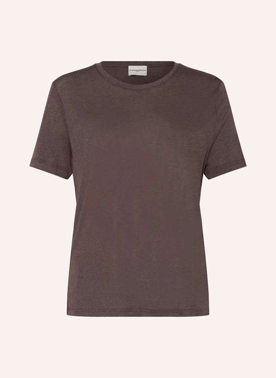 темно-коричневый