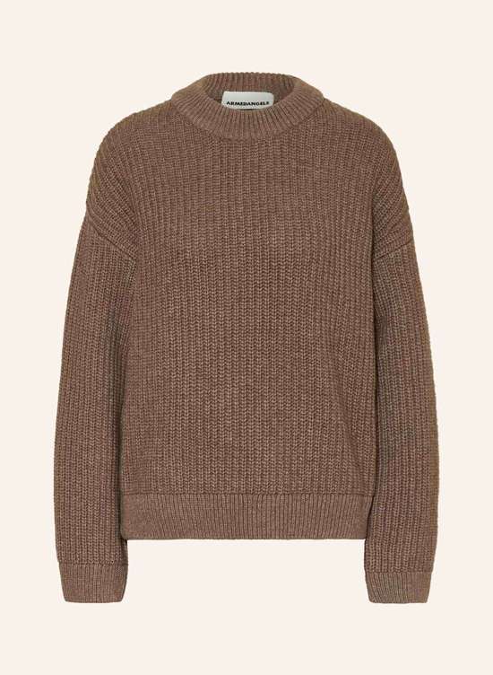 темно-коричневый