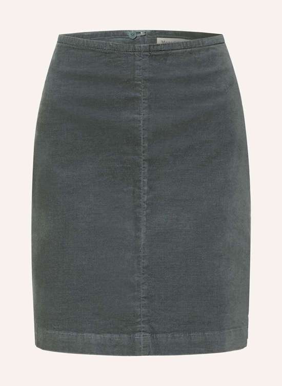 темно-зеленый