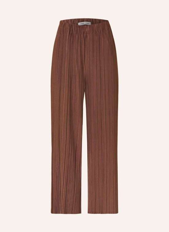 коричневый