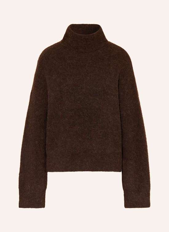 темно-коричневый