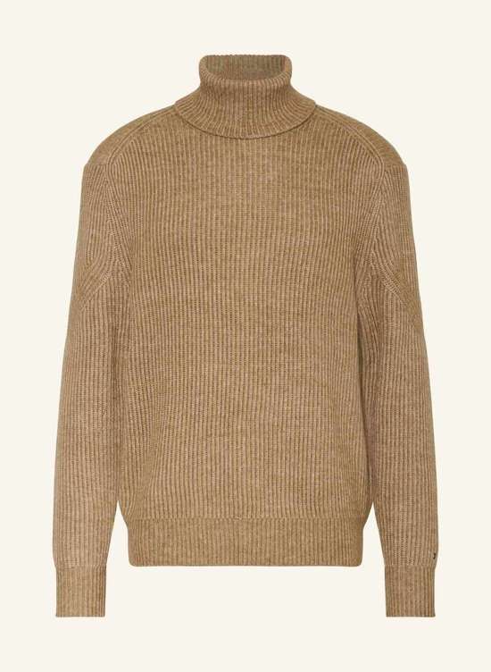 Пуловер с высоким воротником