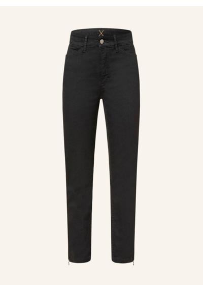 d999 black black