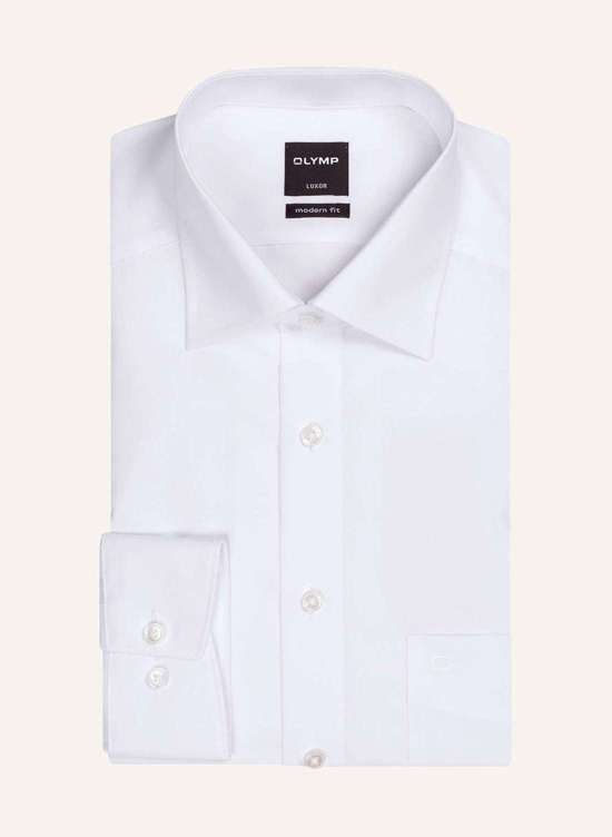 Рубашка современного кроя с удлиненными рукавами