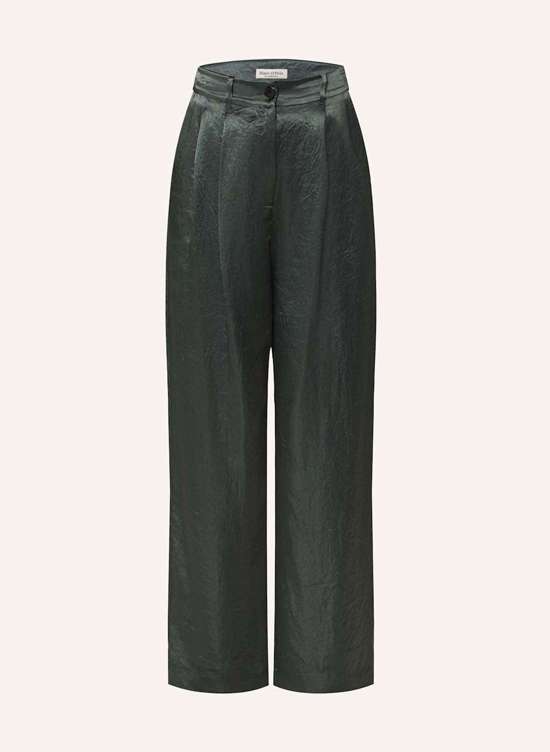 темно-зеленый