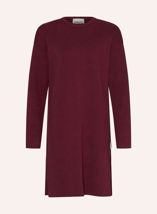 темно-красный