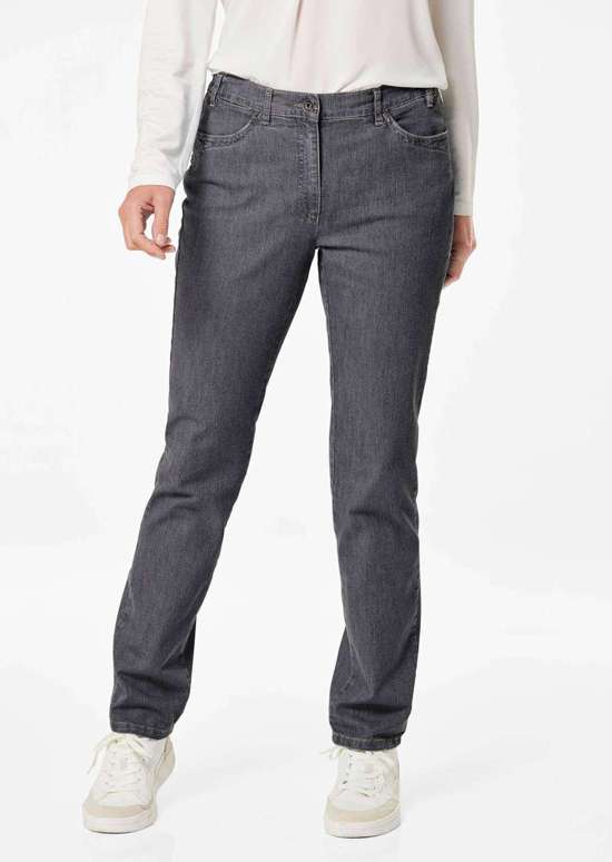 Джинсы классического фасона с вышивкой.