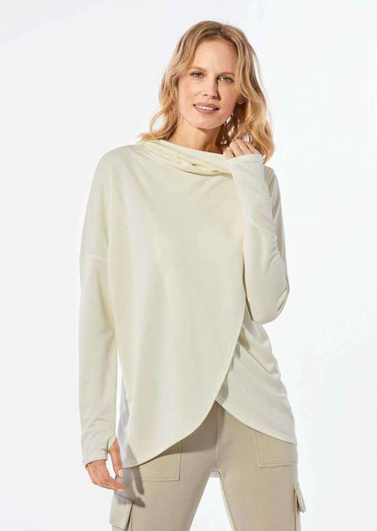 кремово-белый