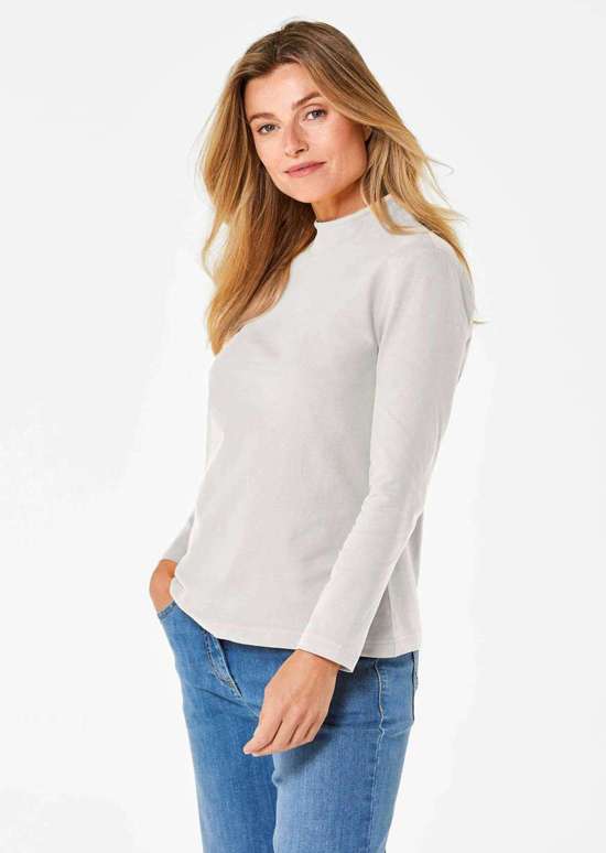 кремово-белый