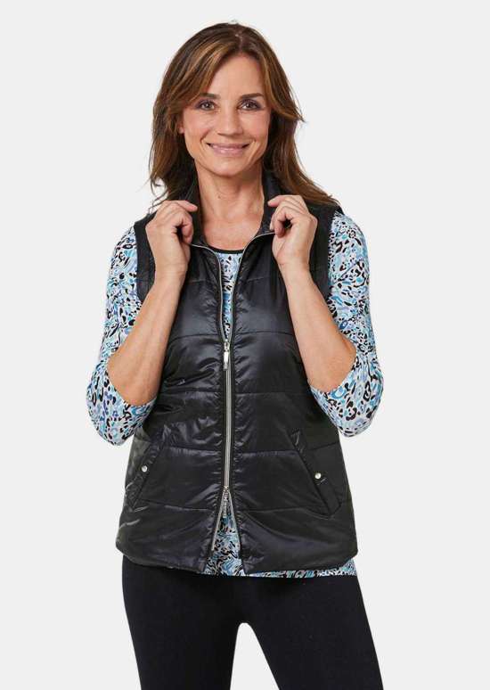 Легкий стеганый жилет с воротником стойкой.