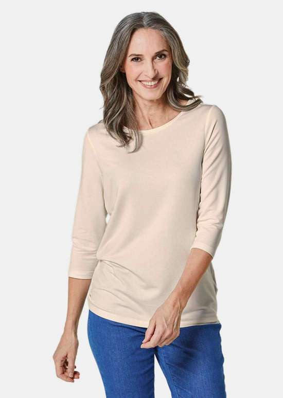 кремово-белый