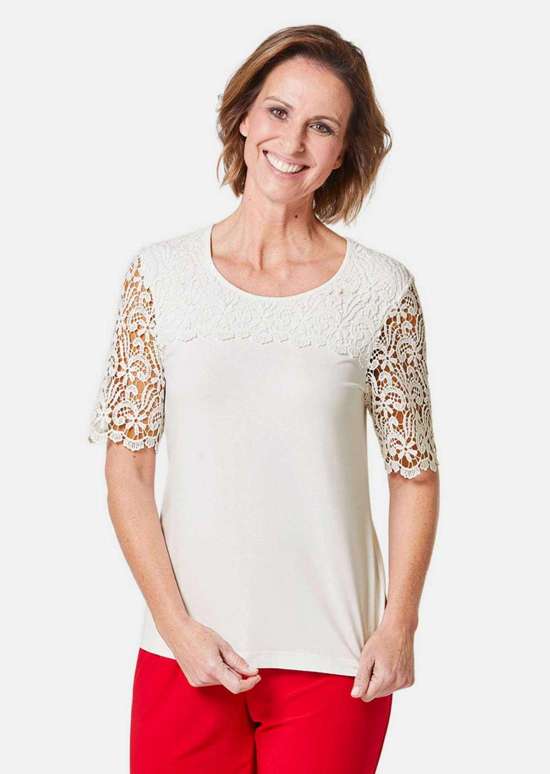 кремово-белый