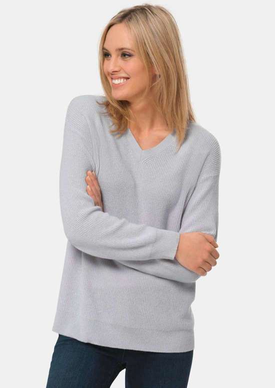 Кашемировый свитер рельефной вязки с V-образным вырезом